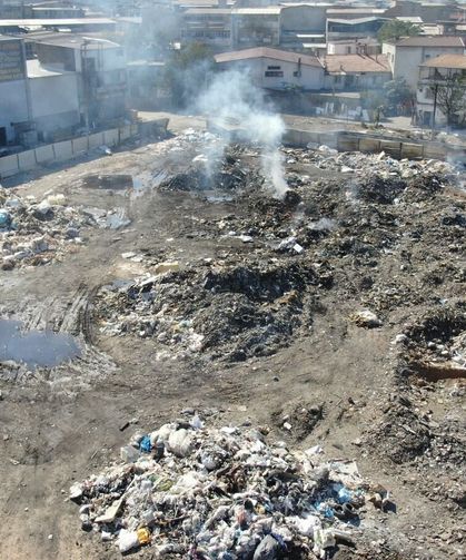 Buca'nın göbeğinde zehir soluyorlar: "Belediye bile çöp döküyor"