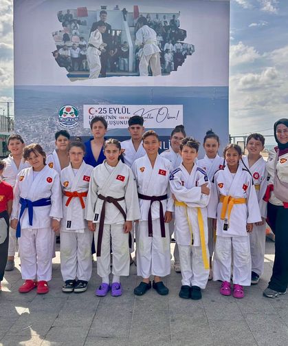 Göztepe’nin minik sporcuları kürsüyü doldurdu:1 altın, 2 gümüş, 4 bronz madalya