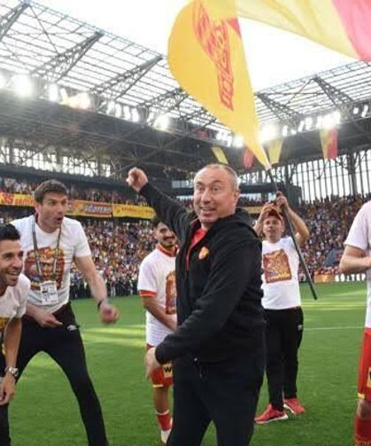 Göztepe’de Stoilov’a uzun vadeli güven!