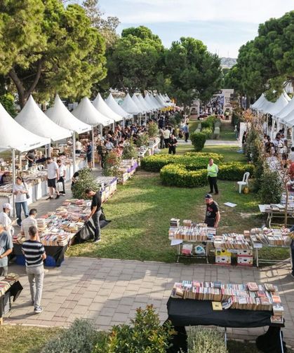 İZKİTAP Kültürpark'ta kapılarını açtı: İlk günden binlerce ziyaretçi akın etti