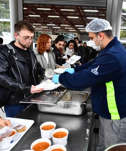 İzmir’de öğrencilere sıcak yemek desteği! Dağıtım tarihi belli oldu