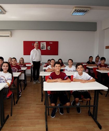 İzmir'in ikizleriyle ünlü okulunda yeni dönem!