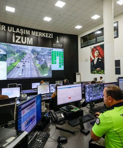 İzmir’de trafik yoğunluğuna karşı 24 saatlik operasyon!