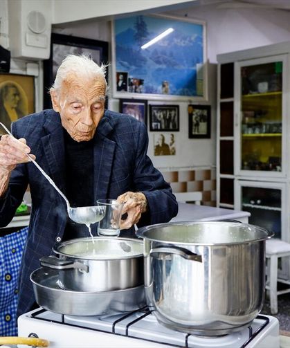 Süt ve ekmekle başlayıp, efsane olmuştu! Bergama'daki tarihi dükkan kapanıyor!
