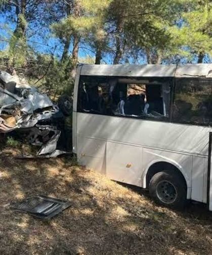 Aydın-İzmir otobanında turist otobüsü kaza yaptı: 2 ölü, 9 yaralı