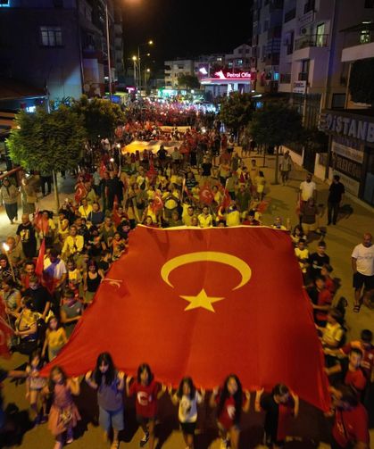 Dikili’de Cumhuriyet şöleni: Ayna ve Gökçe sahne alacak!