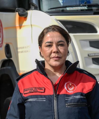 İzmir'de depremde oğlunu kaybeden annenin ilham veren hikayesi!