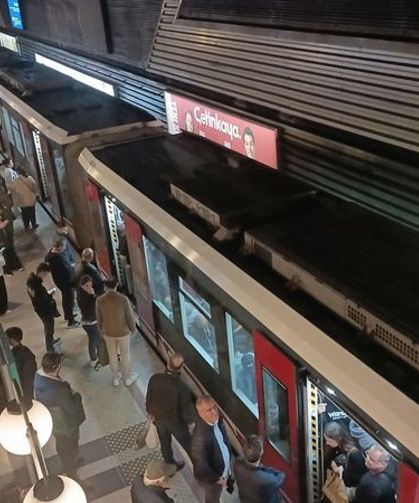 İzmir’de yağış ve metro arızası ulaşımı aksattı: İş çıkışında yoğunluk arttı