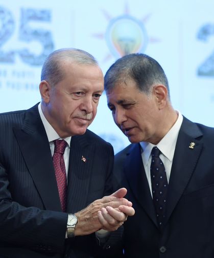İzmir siyasetinin tecrübeli isminden dikkat çeken iddia: AK Parti yola Cemil Tugay'la devam etmez!