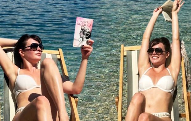 Melis Sezen bikinili tatil pozlarıyla sosyal medyayı böyle salladı