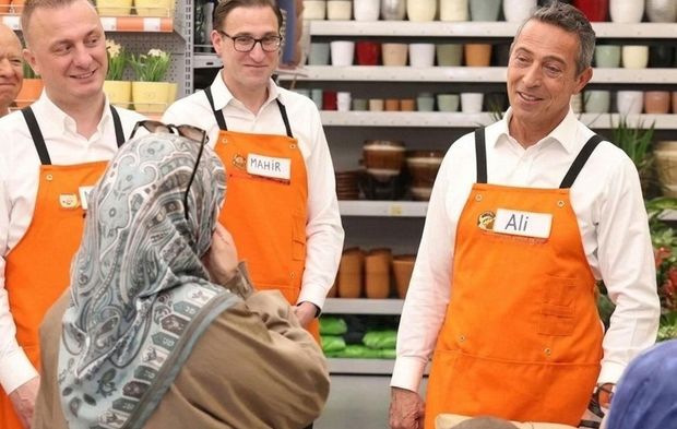 Ali Koç'u tezgahtar önlüğüyle görenler şaşıp kaldı