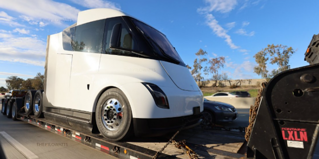 Tesla Semi 2023'e ait yeni fotoğraflar yayınlandı