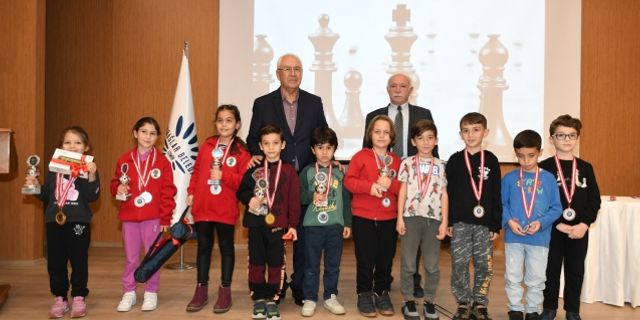 Başöğretmen Atatürk Satranç Turnuvası sona erdi