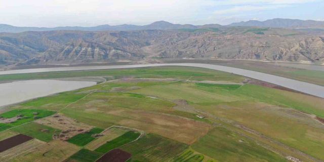 Baraj sahasını eken çiftçiler: "Sular gelirse her şey gider"