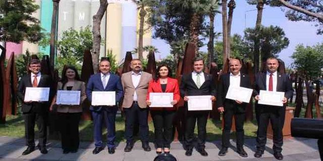 CHP İzmir vekilleri mazbatalarını aldı
