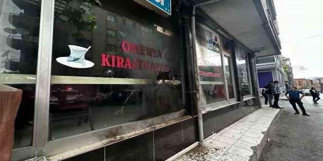 İzmir'de kıraathaneye molotoflu saldırı