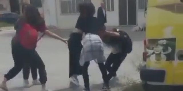 İzmir’de kız öğrenciler birbirine girdi, meydan ringe döndü