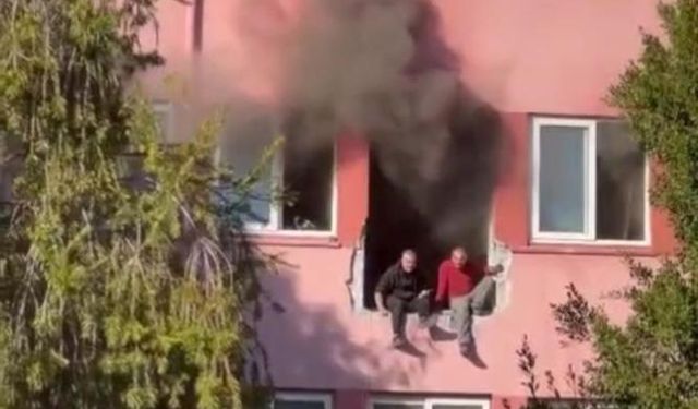 Adana'da eski devlet hastanesinde yangın çıktı: 2 işçi mahsur