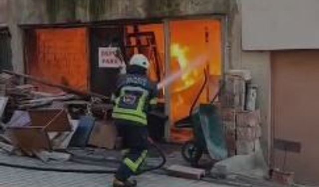 Elazığ'da çıkan yangın sonrası dükkan kullanılamaz hale geldi!