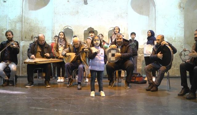 Şanlıurfa'daki Suriyeli çocuklar, Gazze'ye destek için şarkı söyledi