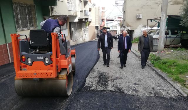 Karabağlar'da asfaltlamalar aynı hızla devam