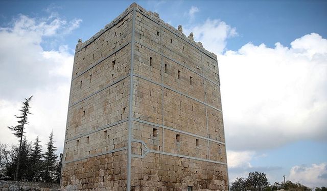 Uzuncaburç'taki 2400 yıllık kule restore edildi