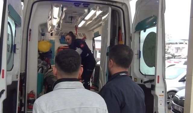 Adana'da yağmur nedeniyle yolcu minibüsü devrildi: Yaralılar var!