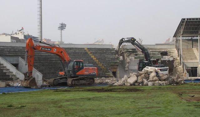 Aydın'ın simge stadyumu Adnan Menderes yıkılıyor