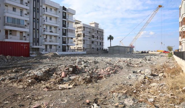 İskenderun'da 65 kişiye mezar olan apartmanın yıkılışı gözler önüne serildi!