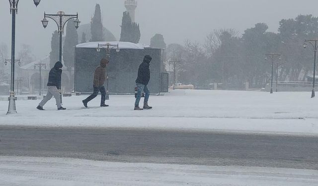 Tekirdağ'da kar kalınlığı 10 santimetreye ulaştı