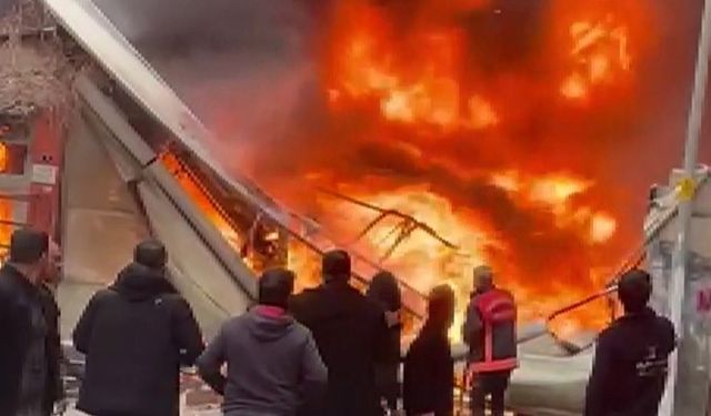 Viranşehir'de sünger deposunda yangın: Soruşturma başlatıldı