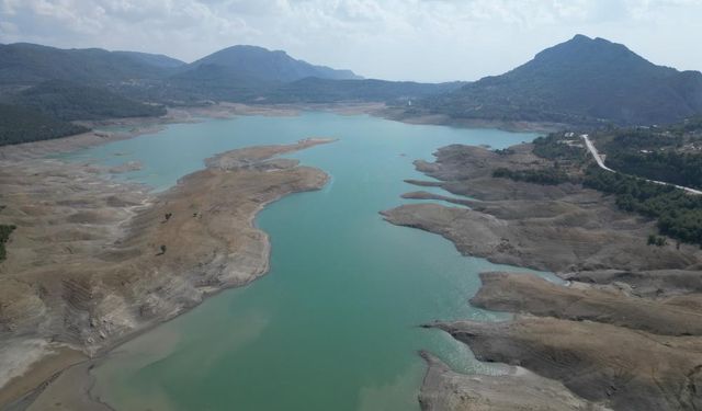 Kuraklık Kozan'ı vurdu: Baraj su seviyesi yarı yarıya azaldı