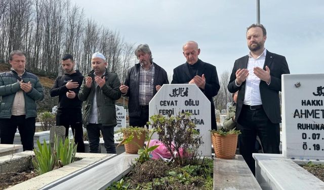 Zonguldaklı Gazeteci Ferdi Akıllı vefatının 3. yılında mezarı başında anıldı
