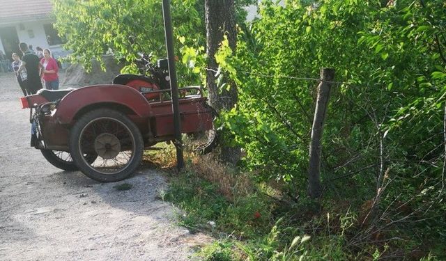 Salihli'de ağaca çarpan sepetli motosikletin sürücüsü yaşlı adam hayatını kaybetti