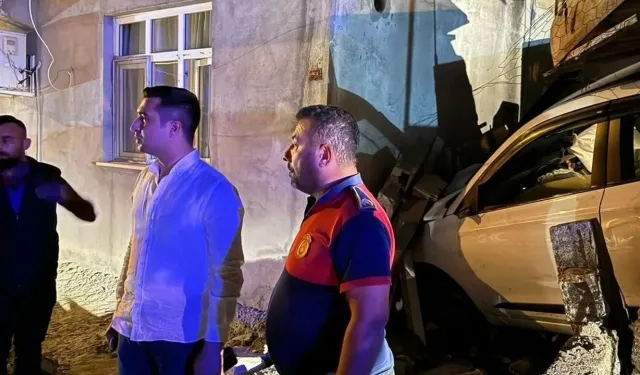 Osmaniye'de kontrolden çıkan otomobil evin duvarına çarptı: 1 yaralı