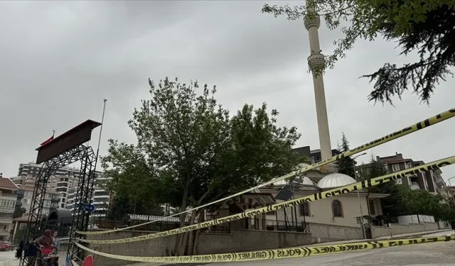 Çankırı'da fırtınada yıkılan minarenin kardeşi de tehlikede: Tahliye kararı alındı!