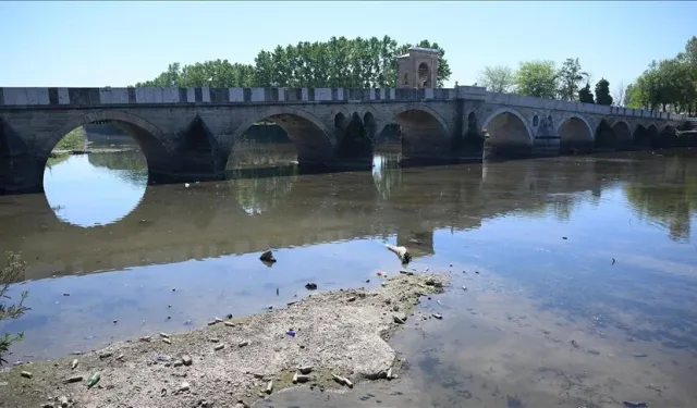 Tunca Nehri kuraklıkla mücadele ediyor: Balıklar yüzmekte zorlanıyor!