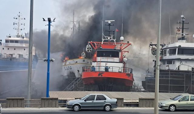 Ünye Limanı'nda yangın paniği: Tekne alevlere teslim oldu!