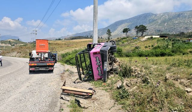 Manavgat'ta safari araçları kafa kafaya çarpıştı: 16 kişi yaralandı!