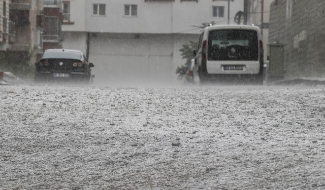 Ankara sel altında kaldı! 11 Mayıs Cumartesi Ankara güncel hava durumu