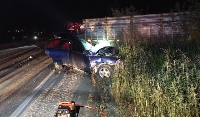 Adıyaman'da otomobil ile tır çarpıştı: Sürücü olay yerinde hayatını kaybetti!