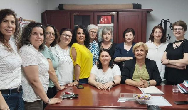 Manisa'da neler oluyor: CHP Manisa İl Kadın Kolları'ndan toplu istifa!