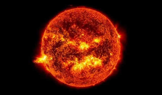 SONDAKİKA : Güneş'te çok büyük bir patlama meydana geldi!