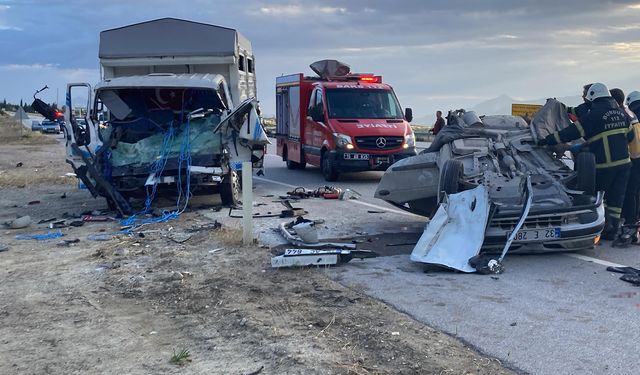 Burdur-Fethiye karayolunda feci kaza: 3 ölü, 2 yaralı