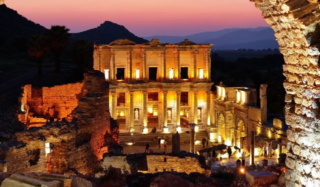 "Efes Antik Kenti" gece müzeciliğiyle ziyaretçilerini karşılamaya hazırlanıyor!