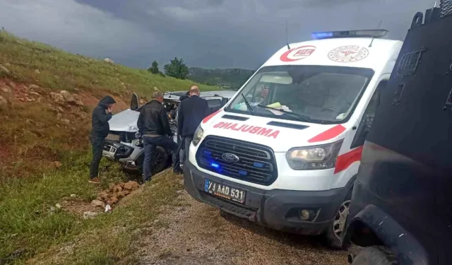 Şırnak'ta polis aracı ile kamyon çarpıştı: 1 polis yaralı