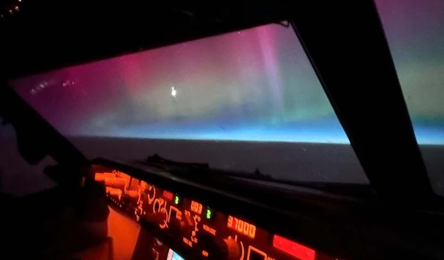 Türk pilotları kuzey ışıklarını havadan görüntüledi: O görüntüler kamerada