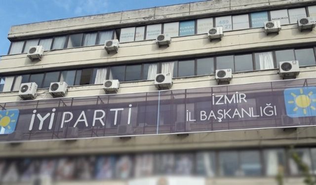 İYİ Parti İzmir'de iki ilçe başkanı görevinden istifa ediyor!