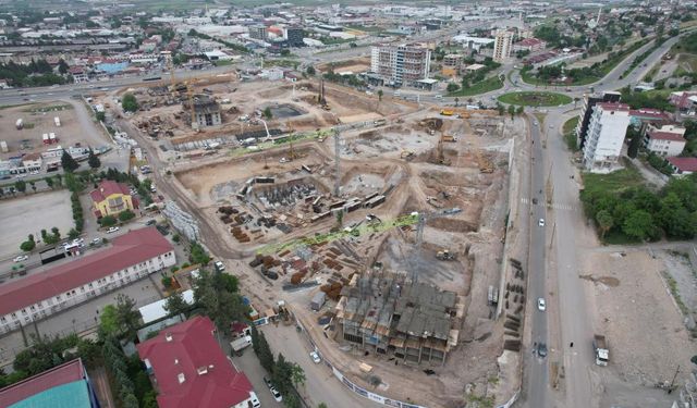 Büyük depremin ardından Kahramanmaraş'ta hayat normale dönüyor