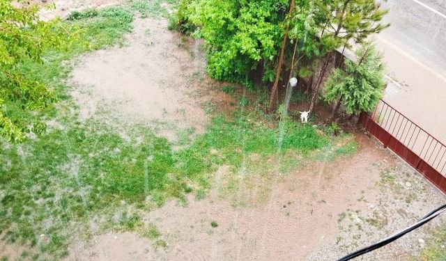 Kahramanmaraş'ta sağanak yağış: Bir mahalle sular altında!